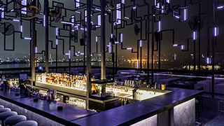 酒吧裝修|處在樓頂的小型酒吧裝修風格